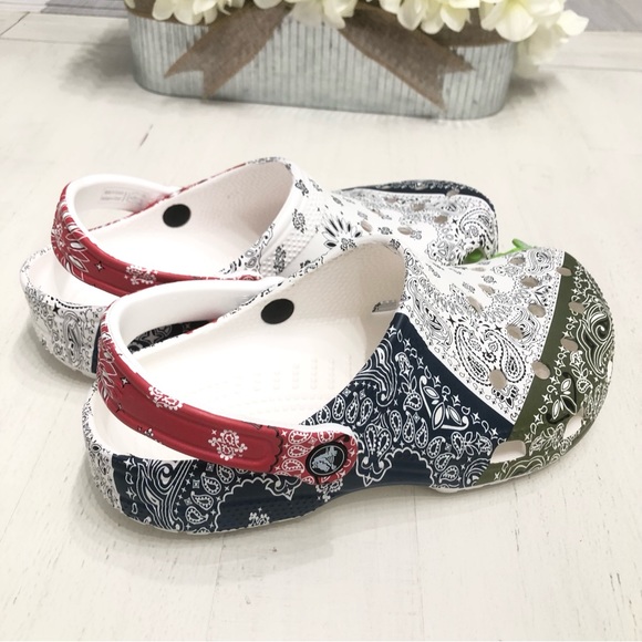 CROCS Classic Bandana White Multicolor Clogs Unisex Sz W7-M5 NWT - Picture 6 of 16